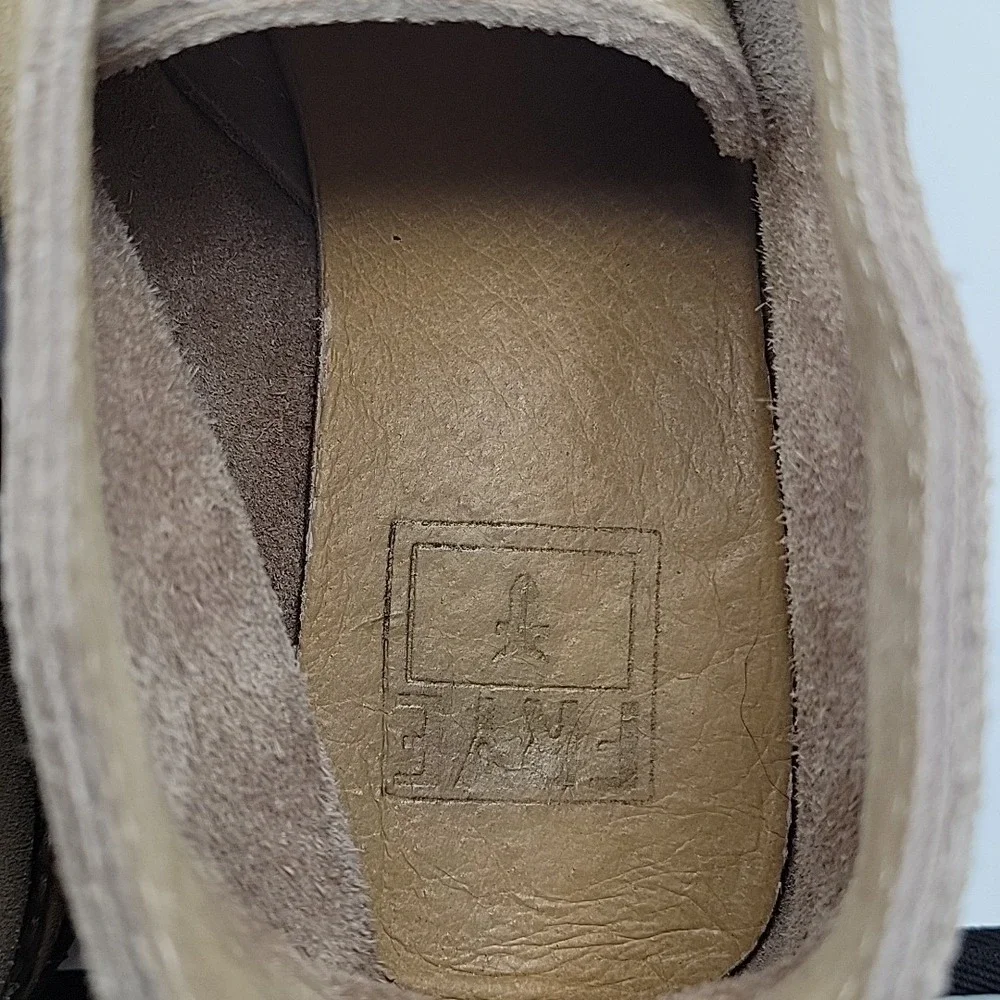 Frye Suede Chukka Boots Mens 8.5D Beige Tan Leather Sole Lace-Up Made Mexico